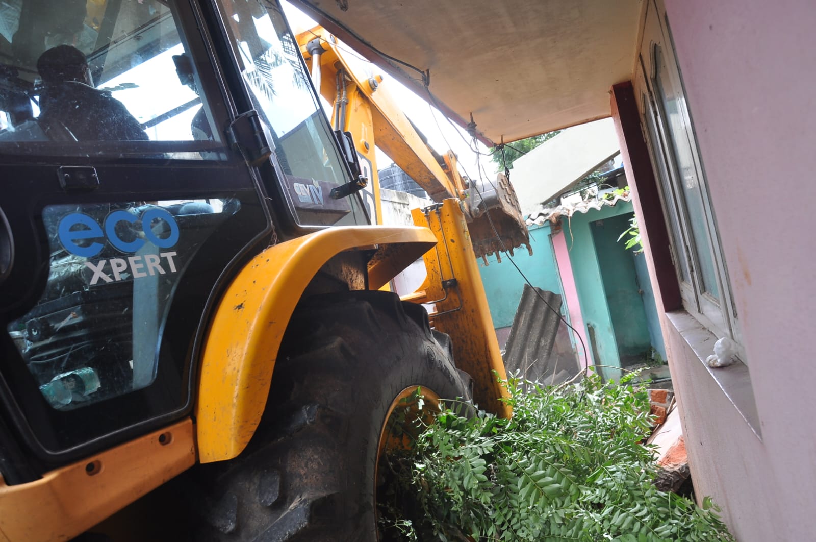 Clearance of buildings for road in GP Mallappapuram barangay of Kollegala town
