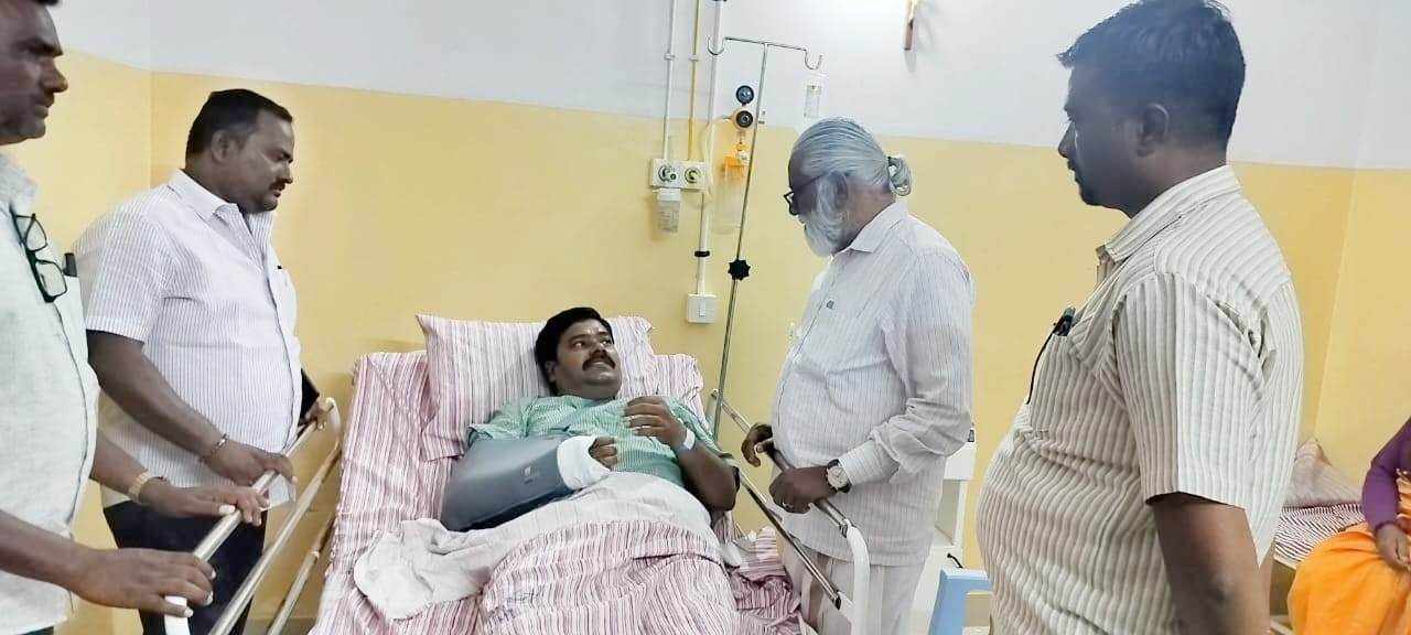 Kollegala: Ex-minister N. Mahesh who met the injured Bhimanagar big master and inquired about his health.