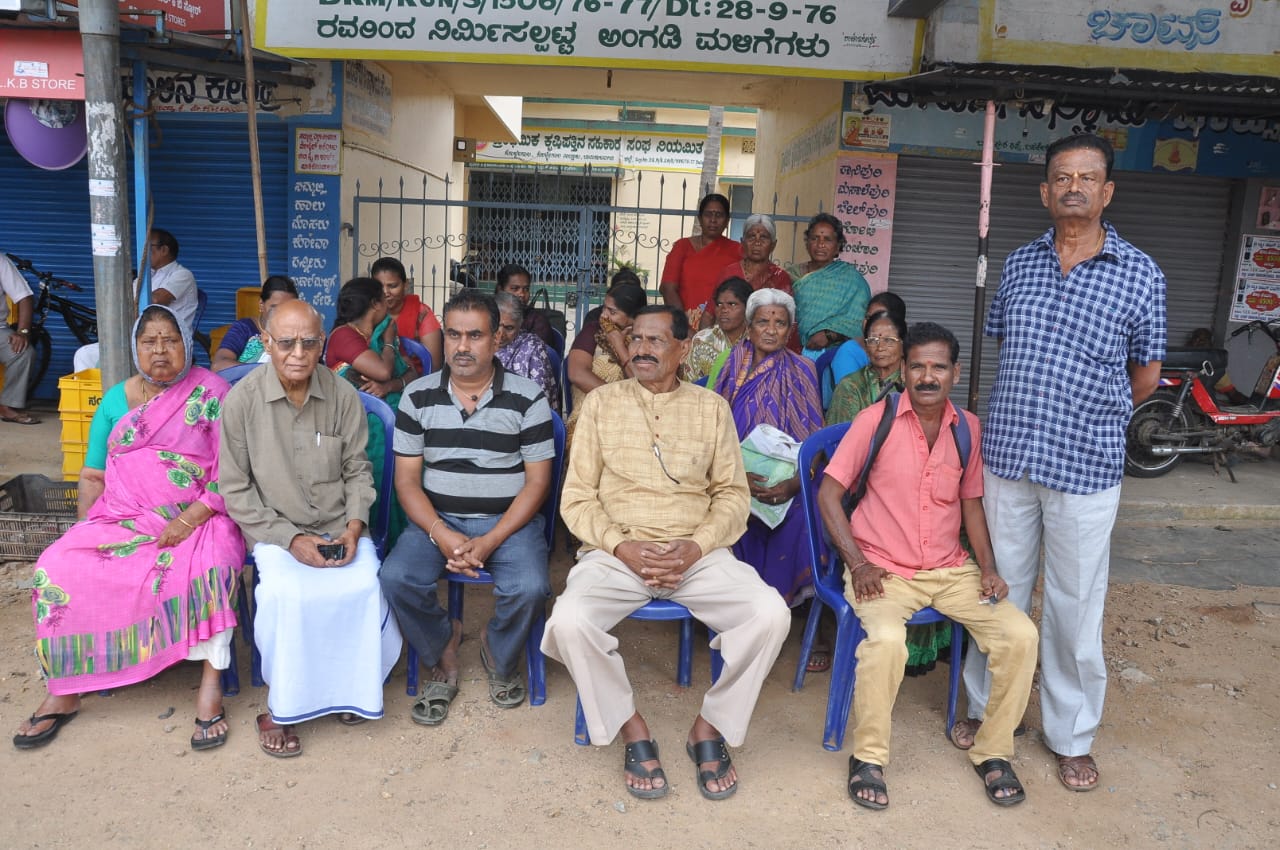 Delay in money refund - People locked the farm land bank in Kollegala Kasaba