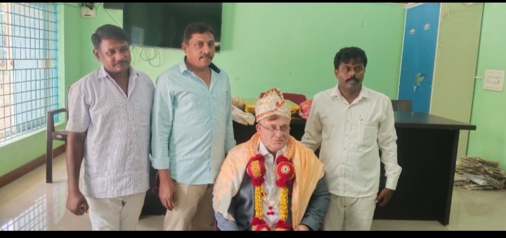 ಹನೂರು - ಮಾರ್ಟಳ್ಳಿ ಡಾಕ್ಟರ್ ಟಿ.ರಾಜು ಅವರಿಗೆ ಹೃದಯಸ್ಪರ್ಶಿ ಸನ್ಮಾನ