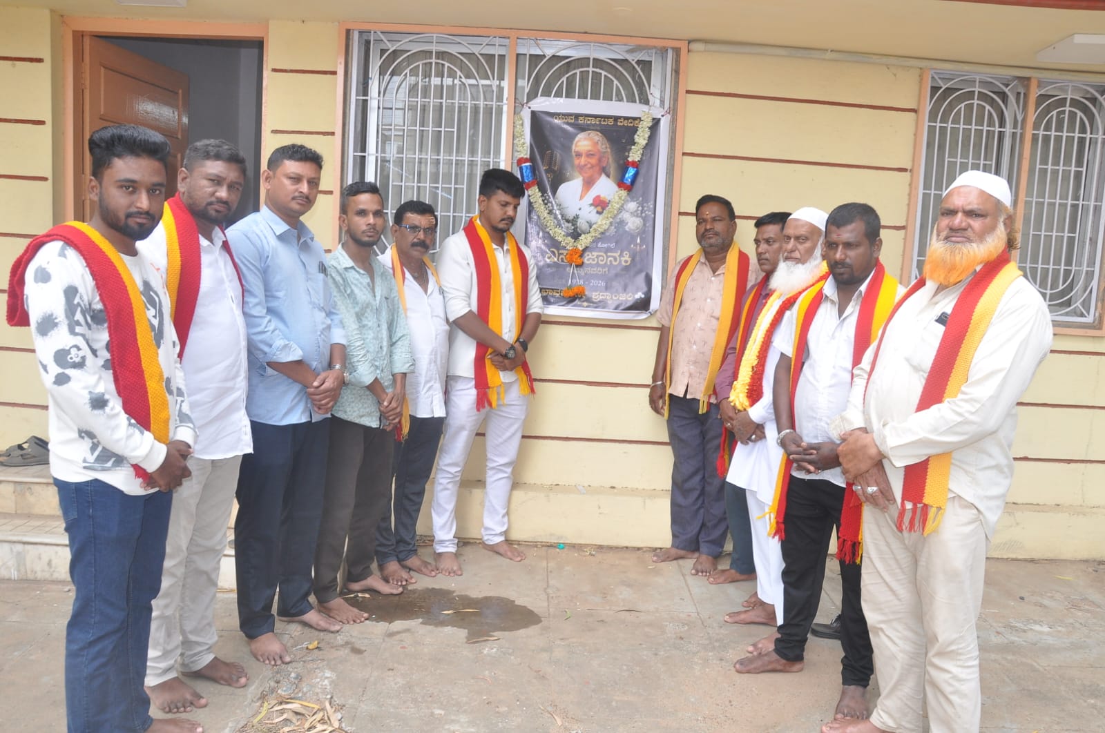 ಕೊಳ್ಳೇಗಾಲ: ಯುವ ಕರ್ನಾಟಕ ವೇದಿಕೆ ವತಿಯಿಂದ ಶ್ರದ್ಧಾಂಜಲಿ