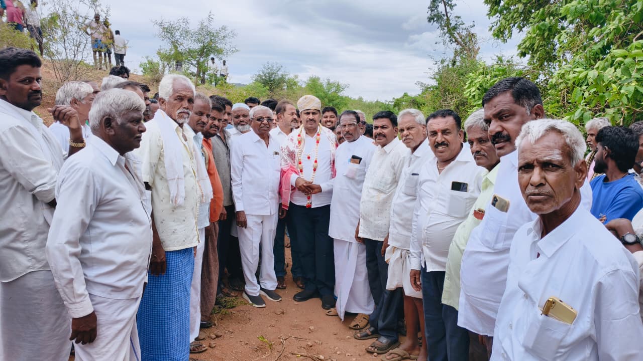 ಅಭಿವೃದ್ಧಿ ಕಾಮಗಾರಿಗಳಿಗೆ ಶಾಸಕ ಮಂಜುನಾಥ್ ಗುದ್ದಲಿ ಪೂಜೆ 