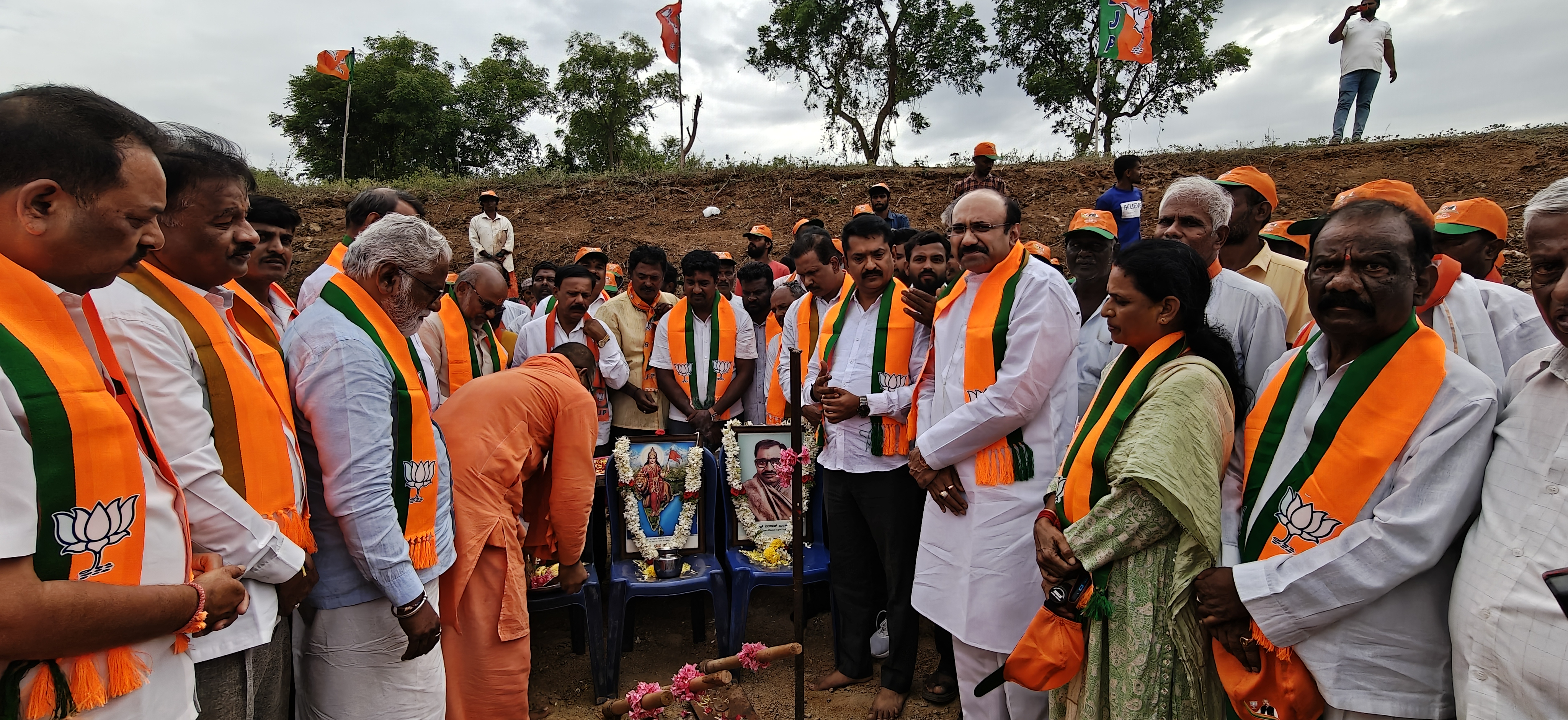 ಕೊಳ್ಳೇಗಾಲ : ಕೆರೆ ಅಭಿವೃದ್ಧಿ ಪಡಿಸಿದ ಬಿಜೆಪಿ ಹಿಂದುಳಿದ ಮೋರ್ಚಾ ಜಿಲ್ಲಾಧ್ಯಕ್ಷ ವೆಂಕಟೇಶ್