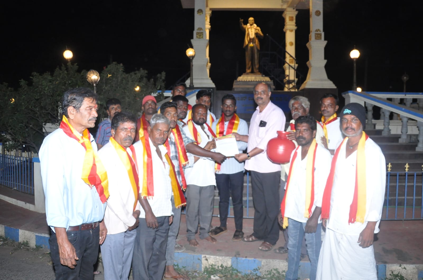 ಕರ್ನಾಟಕ ರಕ್ಷಣಾ ವೇದಿಕೆ ಪ್ರವೀಣ್ ಶೆಟ್ಟಿ ಬಣದಿಂದ ಪಂಜಿನ ಮೆರವಣಿಗೆ