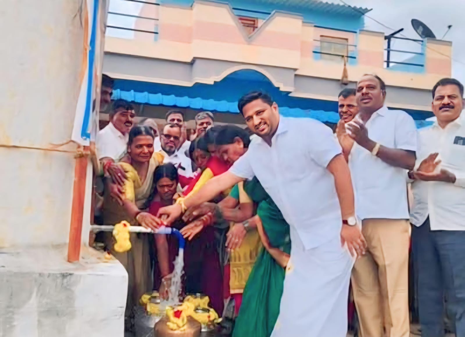 ಒಡೆಯರಪಾಳ್ಯದಲ್ಲಿ ನೀರಿನ ಹಾಹಾಕಾರಕ್ಕೆ‌ಆಸರೆಯಾದ ಸಮಾಜ ಸೇವಕ ನಿಶಾಂತ್