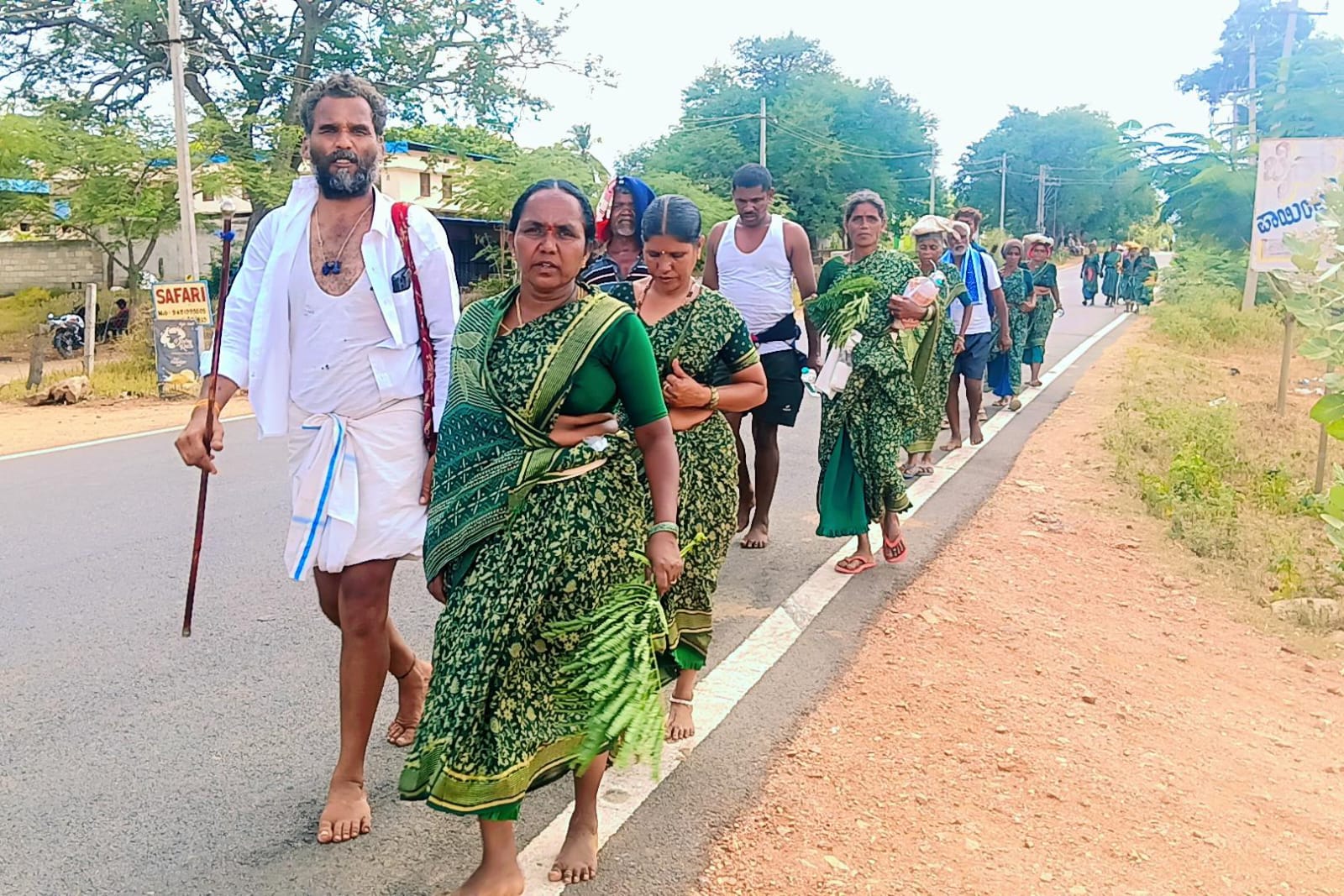 ನಾಗರ ಅಮಾವಾಸ್ಯೆ ಹಿನ್ನೆಲೆ ಮಹದೇಶ್ವರ ಬೆಟ್ಟಕ್ಕೆ ಭಕ್ತರ ಕಾಲ್ನಡಿಗೆ ಪಾದಯಾತ್ರೆ