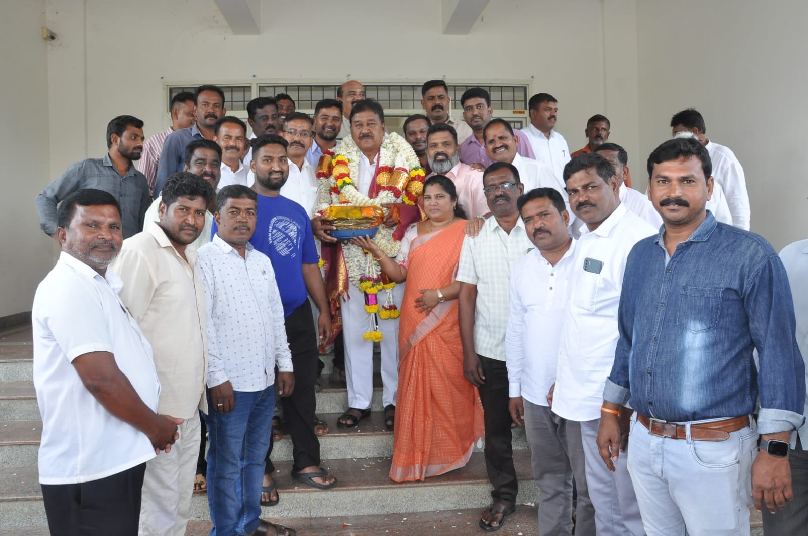 ಅನುಸೂಚಿತ ಜಾತಿ ಮತ್ತು ಪಂಗಡ ಕಲ್ಯಾಣ ಸಮಿತಿ ಅಧ್ಯಕ್ಷ ಹಾಗೂ ಶಾಸಕ ಎ.ಆರ್.ಕೃಷ್ಣಮೂರ್ತಿ ಅವರಿಗೆ ಕೊಳ್ಳೇಗಾಲದಲ್ಲಿ ಸನ್ಮಾನ