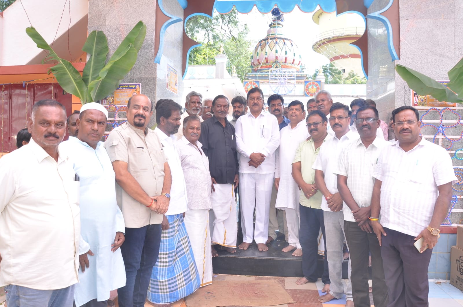 ಕೊಳ್ಳೇಗಾಲದ ಬಸ್ತೀಪುರ  ಶನೇಶ್ವರ ದೇವಸ್ಥಾನಕ್ಕೆ ಎ.ಆರ್. ಕೃಷ್ಣಮೂರ್ತಿ ಭೇಟಿ
