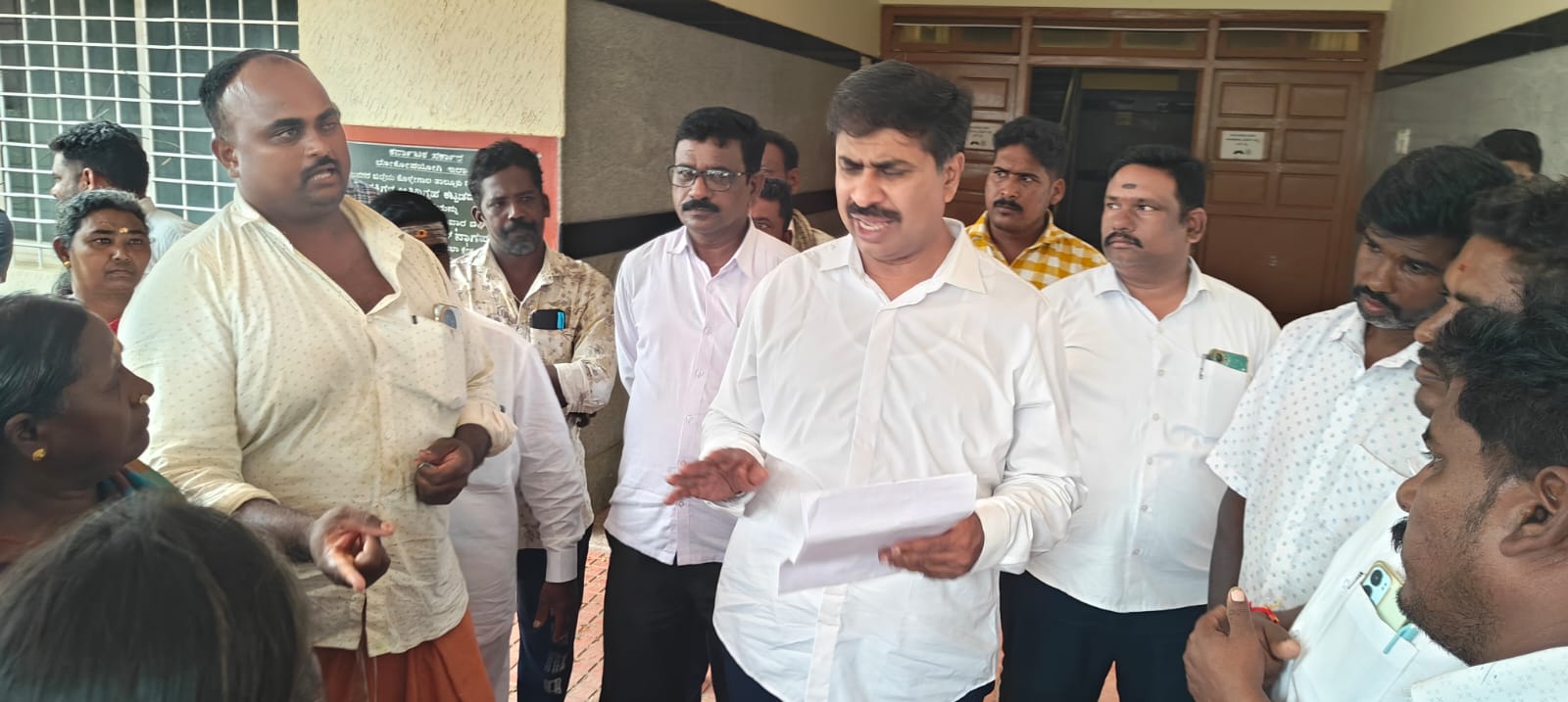 ಹನೂರು - ನಾಗಣ್ಣ ನಗರ ಕಂದಾಯ ಗ್ರಾಮ ಮಾಡಲು ಶಾಸಕ ಎಂ.ಆರ್. ಮಂಜುನಾಥ್ ಭರವಸೆ