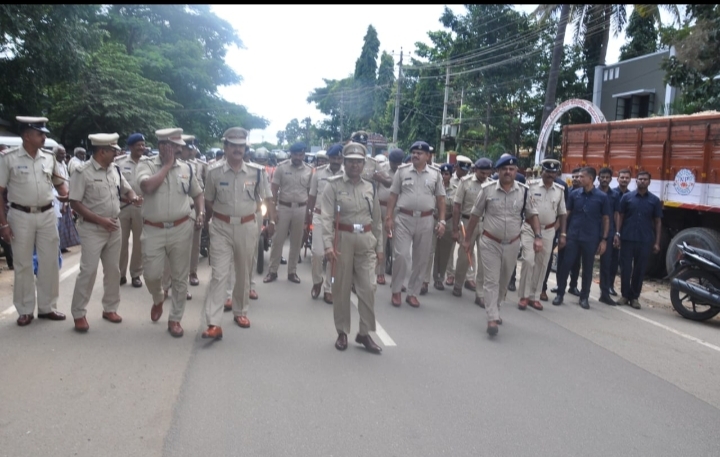 ಕೊಳ್ಳೇಗಾಲ ಪಟ್ಟಣದಲ್ಲಿ ಎಸ್ಪಿ ನೇತೃತ್ವದಲ್ಲಿ ಪೋಲಿಸ್ ಪಂಥ ಸಂಚಲನ