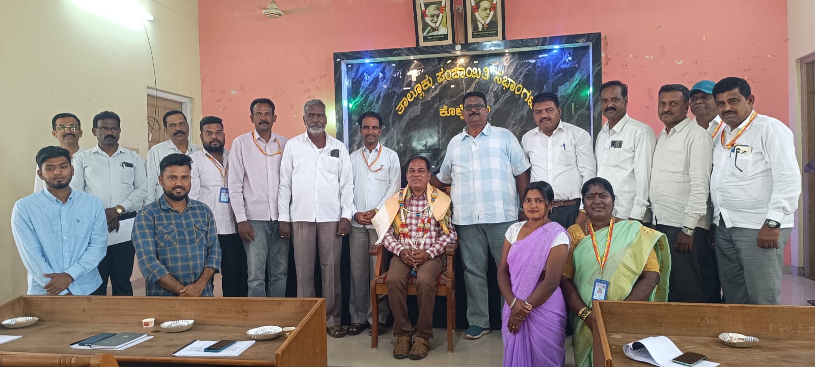 ಕೊಳ್ಳೇಗಾಲ- ಸೆಸ್ಕಾಂ ಎಇಇ ಎಂ.ರಾಜು ಅವರಿಗೆ ಗ್ಯಾರಂಟಿ ಯೋಜನೆಗಳ ಸಮಿತಿ ವತಿಯಿಂದ ಸನ್ಮಾನ